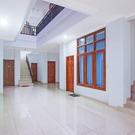 Hotel Reddoorz @ Plemburan Sleman  Esterno foto