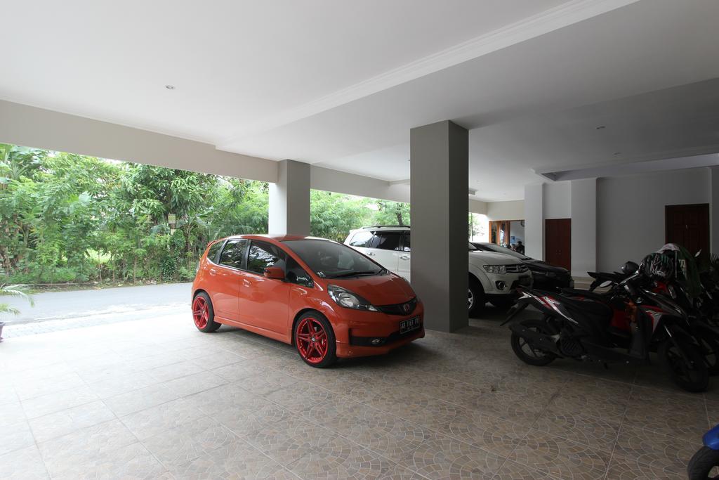 Hotel Reddoorz @ Plemburan Sleman  Esterno foto