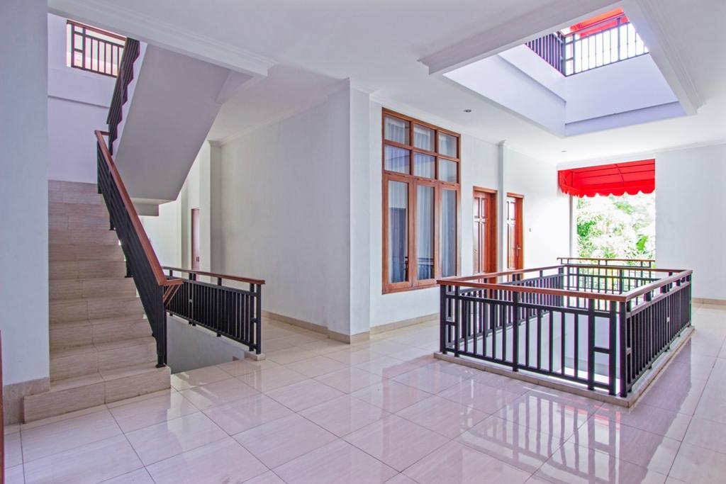 Hotel Reddoorz @ Plemburan Sleman  Esterno foto