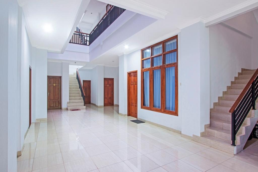 Hotel Reddoorz @ Plemburan Sleman  Esterno foto