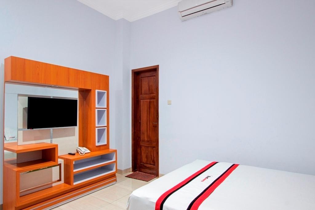 Hotel Reddoorz @ Plemburan Sleman  Esterno foto