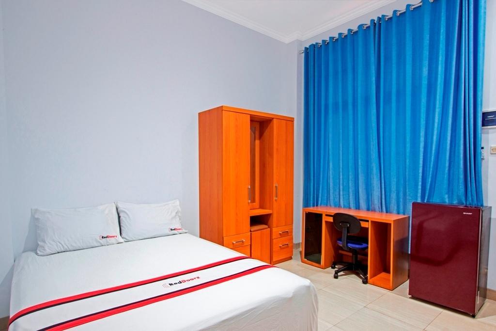 Hotel Reddoorz @ Plemburan Sleman  Esterno foto