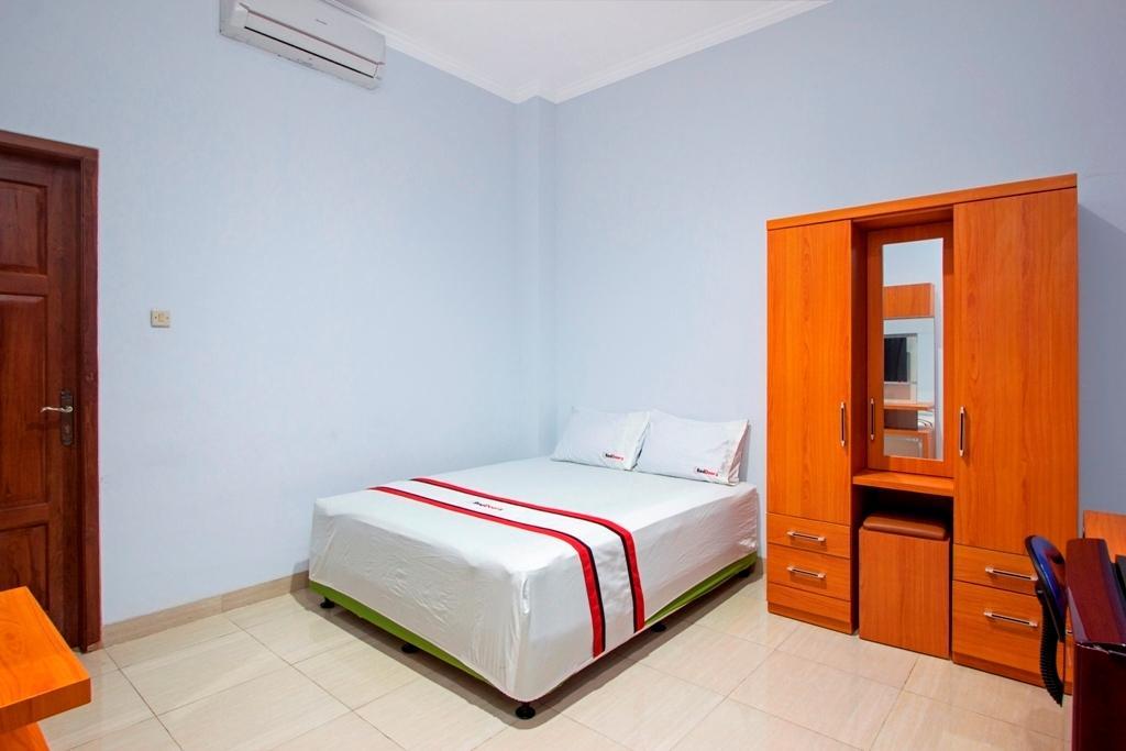 Hotel Reddoorz @ Plemburan Sleman  Esterno foto